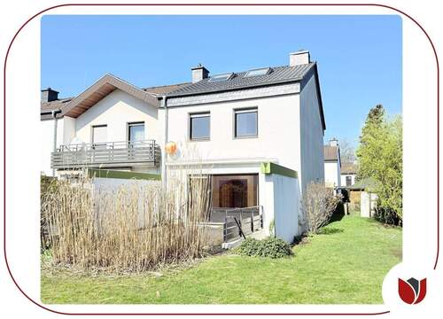 Großer Garten hinter und seitlich dem Haus - Sonnenterrasse - 