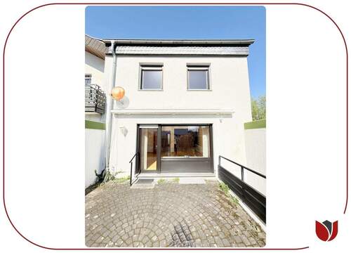 Terrasse mit Kellerabgang - rechts - 