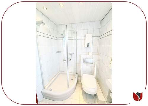Duschbad mit WC, Fenster im 1. Obergeschoss - 