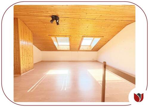 Weitere Fläche - Wohnlich hergerichtet im Dachgeschoss - 