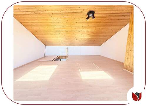 Weitere Fläche - Wohnlich hergerichtet im Dachgeschoss - 