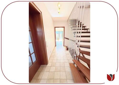 Diele im Erdgeschoss mit vorgelagertem Windfang - Reihenendhaus mit 96,80 m&sup2; in Langenfeld (Rheinland) zum Kaufen