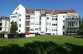 Hausansicht vom Garten/Hof - Großer Wintergarten? Stellplatz am Haus? Garten? Nebengelasse? Wieso nicht einfach alles!