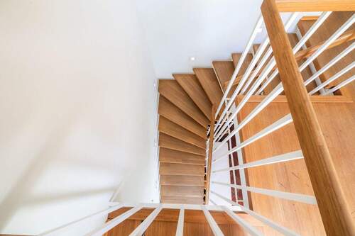 Treppe zu den Geschossen - 