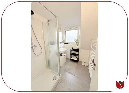 Saniert: Duschbad mit Fenster - 