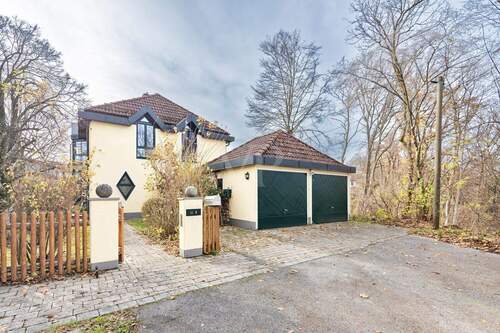 Einfahrt - 9 Zimmer Einfamilienhaus zum Kaufen in Gauting