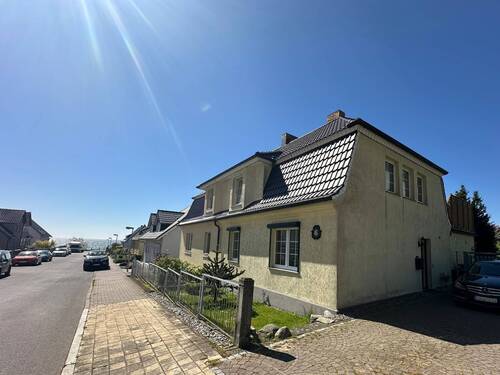 Hausansicht - 6 Zimmer Doppelhaushälfte zum Kaufen in Sassnitz