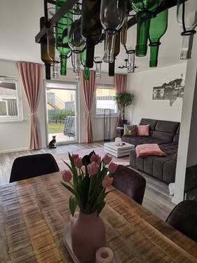 Wohnzimmer Blick zur Terrasse Bsp.jpg - REIHENHAUS IN NAUMBURG (SAALE) - 249.000,00&nbsp;EUR Kaufpreis, ca.&nbsp; 98,00&nbsp;m&sup2;&nbsp;Wohnfl&auml;che