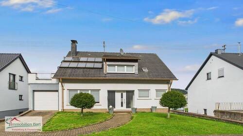 Straßenansicht - REHLINGEN: WOHNHAUS 267 M² WOHNFLÄCHE GR. GARTEN GARAGE CARPORT WEITBLICK!