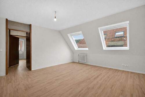 Wohnzimmer - 3 Zimmer Etagenwohnung zum Kaufen in Ettlingen