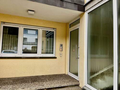 Der Eingang zum Haus - 4 Zimmer Etagenwohnung zum Kaufen in Überlingen