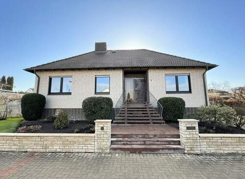 Hausansicht - 4 Zimmer Bungalow in Springe / Gestorf