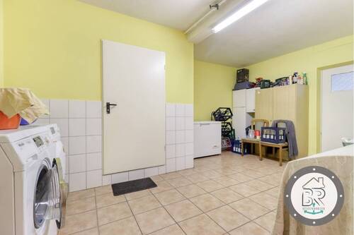 Waschküche mit Durchgang zum Stall - 