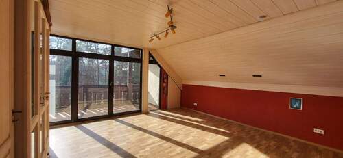 Geräumige Zimmer mit weiterem Balkon im OG - 