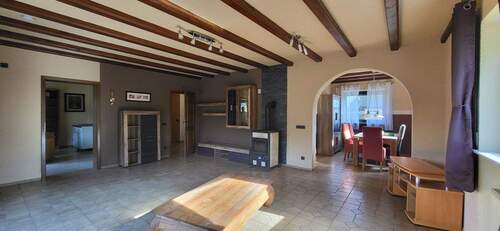 Wohn- und Essbereich verbunden mit der Küche - 