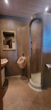 Duschbad mit WC + Fenster im EG - 