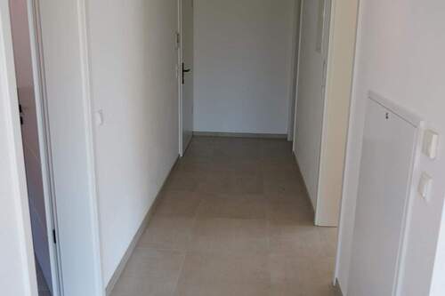 Flur.JPG - Etagenwohnung mit 79,00 m&sup2; in Straubing zur Miete