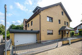 Leverkusen - Piet-Monddrian-Str 13 - Eingangsseite 1 - Zweifamilienhaus in begehrter Lage am Leimbacher Berg