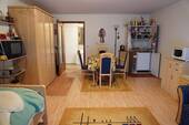 Zimmer UG Blick zum Flur - 