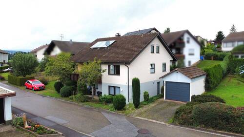 Gebäudeansicht - Einfamilienhaus mit Einliegerwohnung in Dietersweiler.