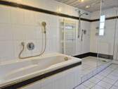 Badezimmer - Vorderhaus - 