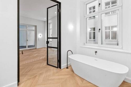 Wohnung 1 - Hochwertig saniertes 3-Zimmer-Domizil mit BALKON ++ nahe Hackescher Markt