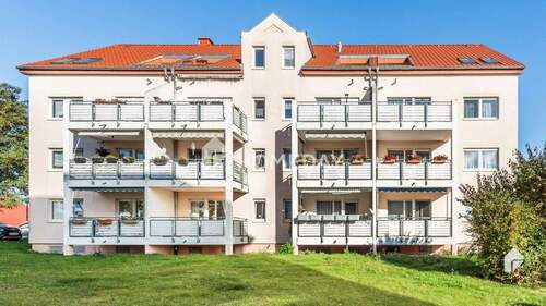 Außenansicht 5 - Entspannt Wohnen in Markranstädt - 3 Zimmer mit Balkon, doppeltem Stellplatz und Erbbaurecht