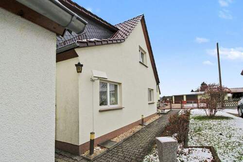 Ansicht zur Straße - 4 Zimmer Einfamilienhaus zum Kaufen in Chemnitz