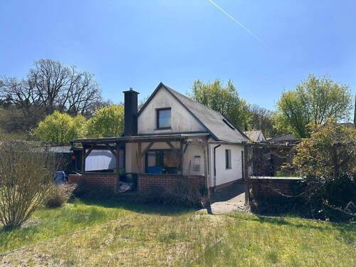 Hausansicht - Einfamilienhaus mit Nebengelass auf großem Grundstück – naturnah und ruhig in Binz gelegen