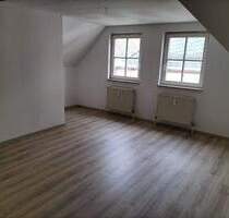 gemütliche 3-Zimmer Wohnung am Kirchplatz Crimmitschau, Laminat vor 2 Jahen erneuert! ab 01.06.2026