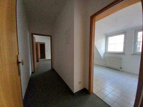 Flur - Etagenwohnung mit 63,00 m&sup2; in Crimmitschau zur Miete