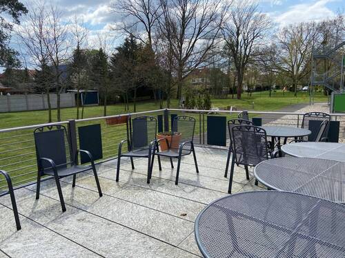 Terrasse Gemeinschaftraum - 2 Zimmer Etagenwohnung in Dessau-Roßlau