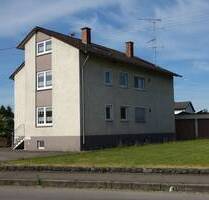 Zweifamilienhaus mit Einliegerwohnung und großem Grundstück - Ertingen