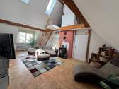 Wohnzimmer mit Treppe nach oben .jpg - Bad Krozingen-Biengen: EinZweifamilienhaus mit viel Platz und Garten mit Einliegerwohnung für Mehr-Generationen-Wohnen oder zwei getrennten Einheiten