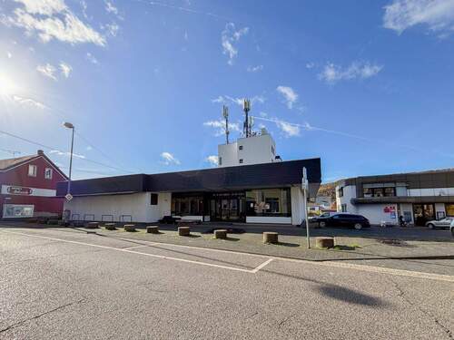 Straßenansicht Gewerbeeinheit - 