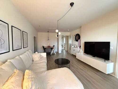 Wohn- und Esszimmer mit großem Balkon - 2 Zimmer Etagenwohnung zur Miete in Schenefeld