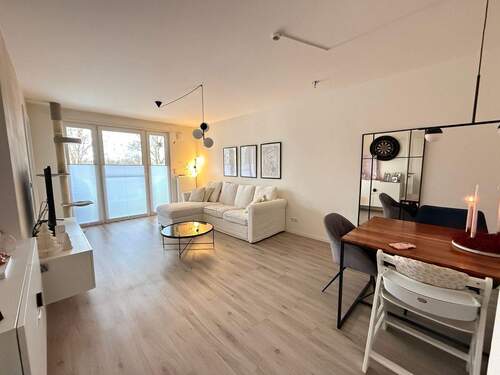 Wohn- und Esszimmer mit großem Balkon - 2 Zimmer Etagenwohnung in Schenefeld