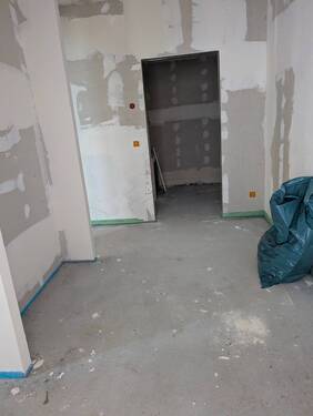 Eingang + Abstellraum.jpg - Etagenwohnung mit 113,00 m&sup2; in Leipzig zur Miete