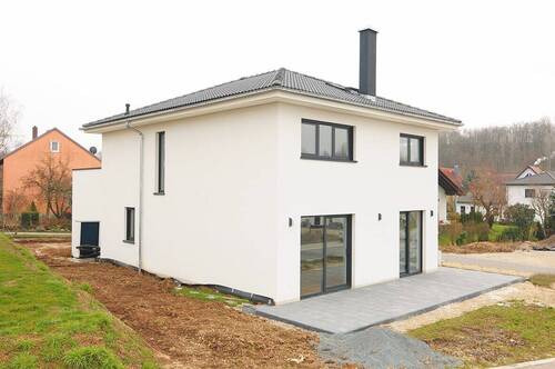 Nordansicht - 5 Zimmer Einfamilienhaus in Ebensfeld