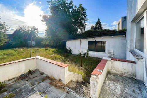 Terrasse_Blick_zur_Garage - 