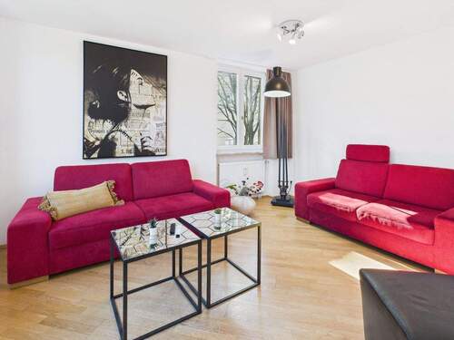 Wohnbereich - Moderne 2-Zimmer-Wohnung mit Aufzug, Balkon und Tiefgarage in Nymphenburg