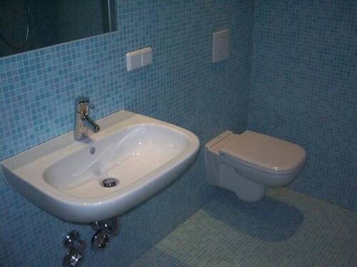 Bad mit Bisazza-Glasmosaikfliesen - 