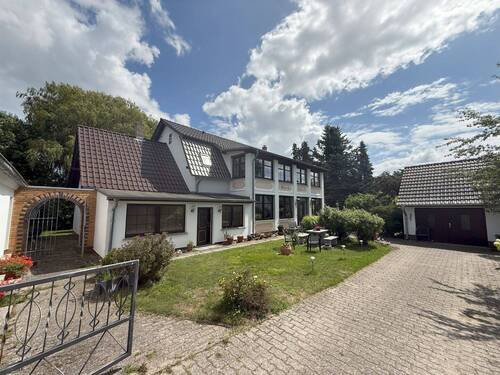 Haus- und Grundstücksansicht - 