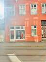 Fassade - ~ Charmante Gewerbefläche mit großer Terrasse & Schaufenster -ideal für Café, Studio oder Büro ~