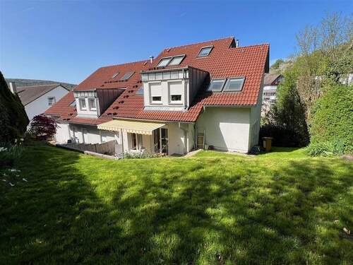 Gartenansicht - Ruhige 4,5-Zimmer Wohnung mit tollem Ausblick und Gartenanteil