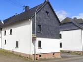 Familienhaus Dorfmitte - Charmantes Familienhaus mit Potential - perfekte Größe - großer Garten!
