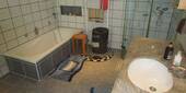 195. Badezimmer im EG.des Hauses..JPG - 