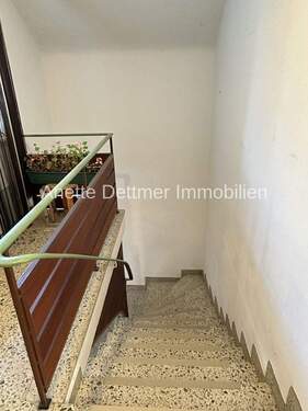 10 Treppenhaus zum OG - 