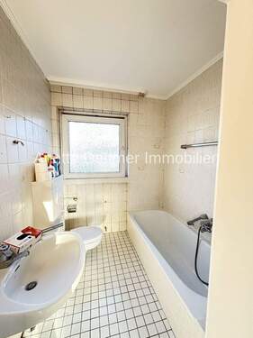 15 OG Wohnung Badezimmer - 