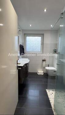 9 EG Wohnung modernes Badezimmer - 